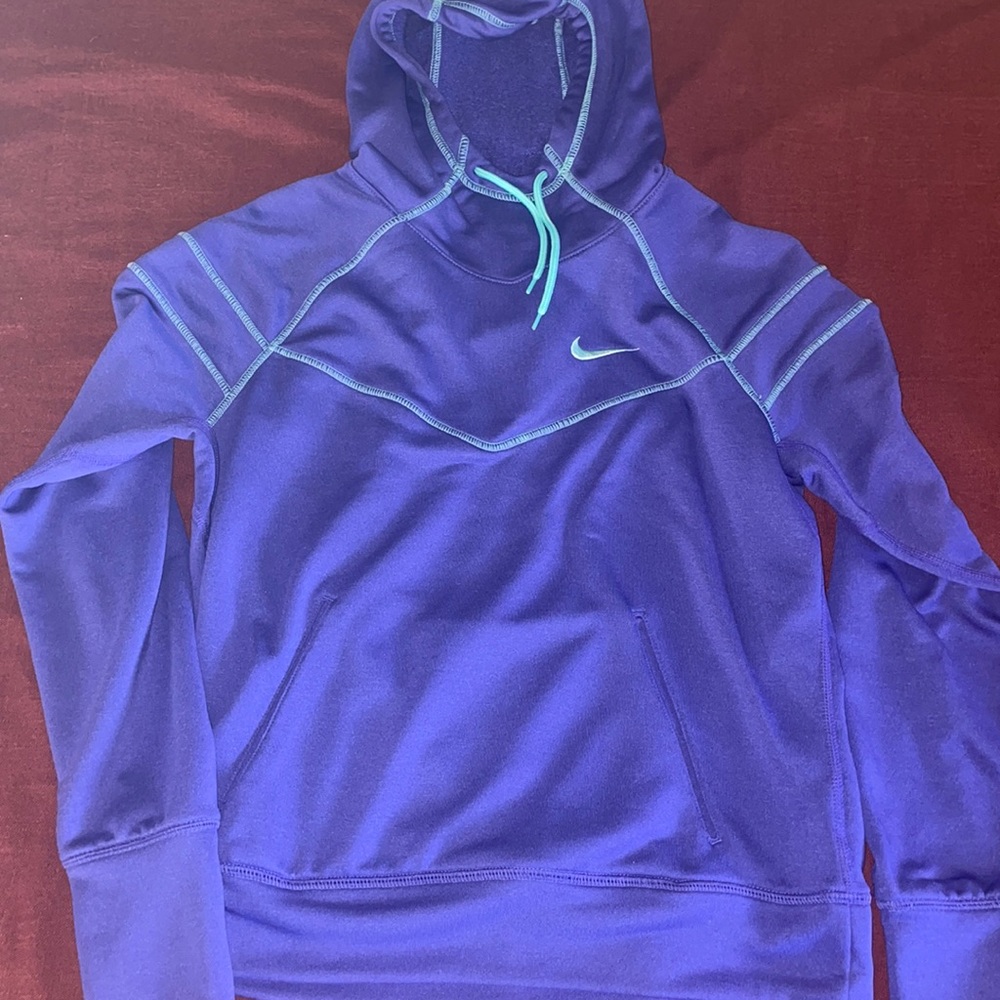 NIKE Dri-fit retro color sweater. Size M.💜